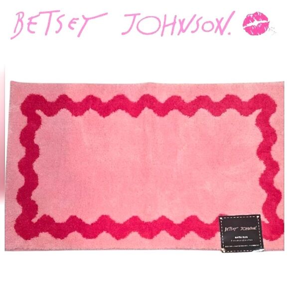 Betsey Johnson Wavy Plush Bath Rug- Pink/Red - Picture 1 of 5
